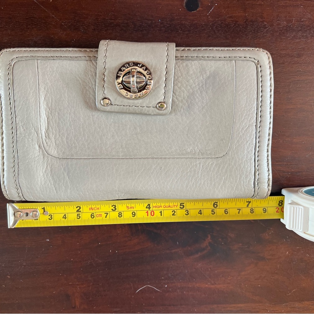 Marc Jacobs Off-White Leather Wallet - Picture 10 of 10